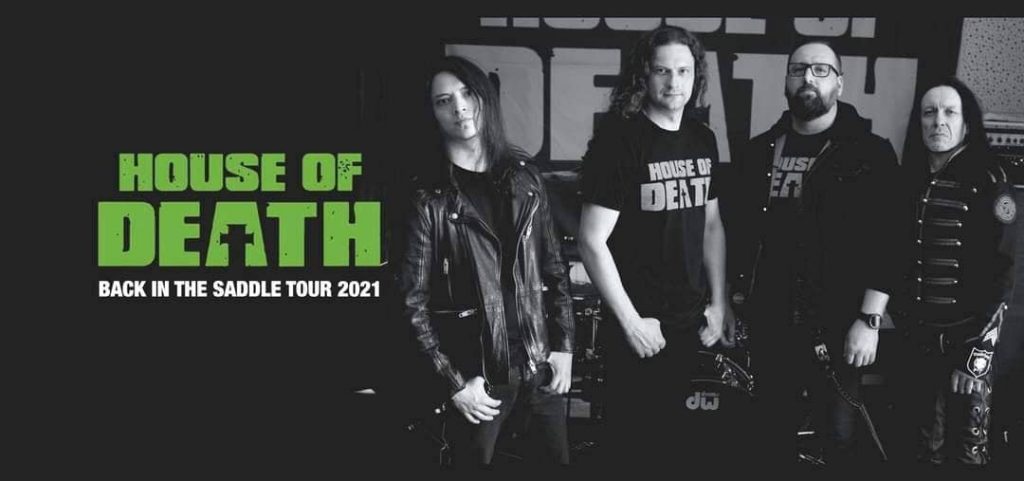 Na zdjęciu muzycy grający w zespole. Napisy: House of Death. Back in the saddle tour 2021.