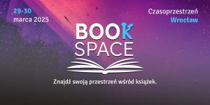 BookSpce - znajdź swoją przestrzeń wśród ksiazek. Czasoprzestrzeń. ul. Tramwajowa 1-3. 29-30 marca 2025. Rysunek otwartej książki na fioletowym tle